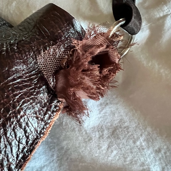 Hand crafted, cow hide/leather tote bag, adorned with large red turquoise stones - Picture 7 of 8